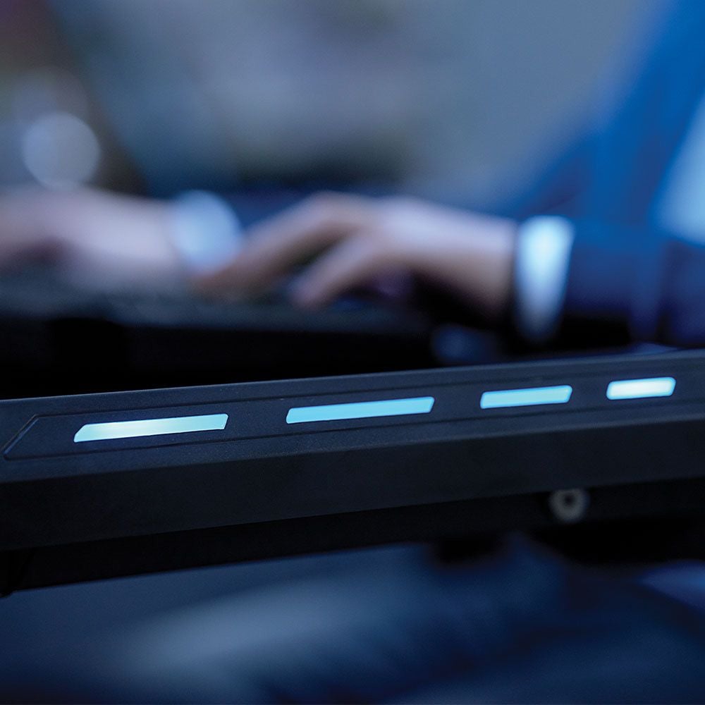 Kompiuterinių žaidimų stalas su LED LINDHOLM